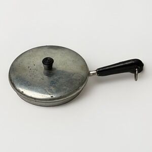 Skillet Frying Pan Refrigerator Fridge Magnet Dollhouse Miniature Vintage